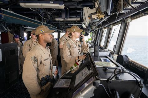 Dvids Images Uss Mason Sailors Stand Watch From The Ship S Bridge In Support Of Operation Prosperity Guardian Image 3 Of 3