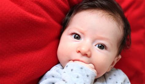 5 Early Teething Signs of Intelligence in Babies