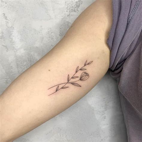 10 Simple Flower Tattoo Designs