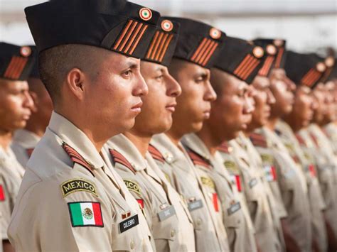 Escuela Militar para Adolescentes: Disciplina y Futuro