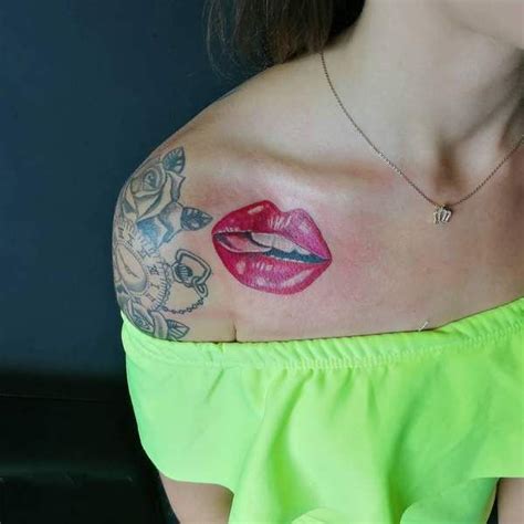 Everything You Need To Know About Kiss Tattoos In 2021 Mouth Tattoo