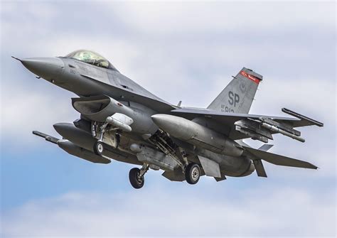 5 Key Features of the F-16 Jet Fighter