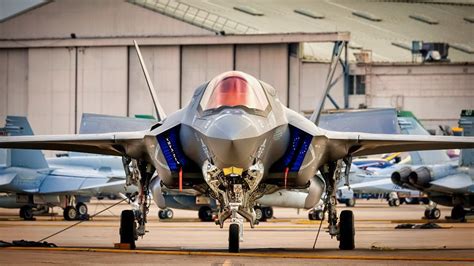 F 22 Raptor Vs F 35 Joint Strike Fighter What Would A Real Pilot Pick The National Interest