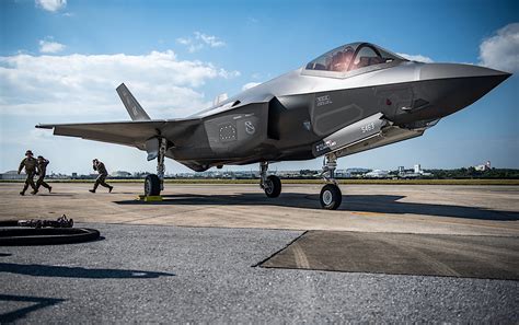 F 35 Lightning Shows Camo Unlike Anything We Ve Seen Before Autoevolution