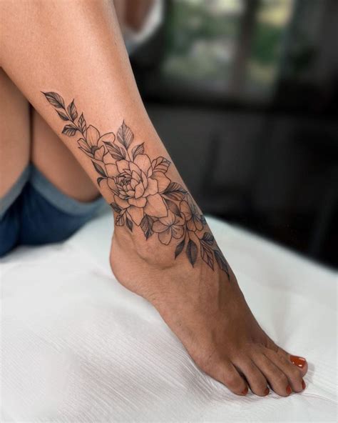 Female Cute Foot Tattoo Design Feminine Foot Tattoos