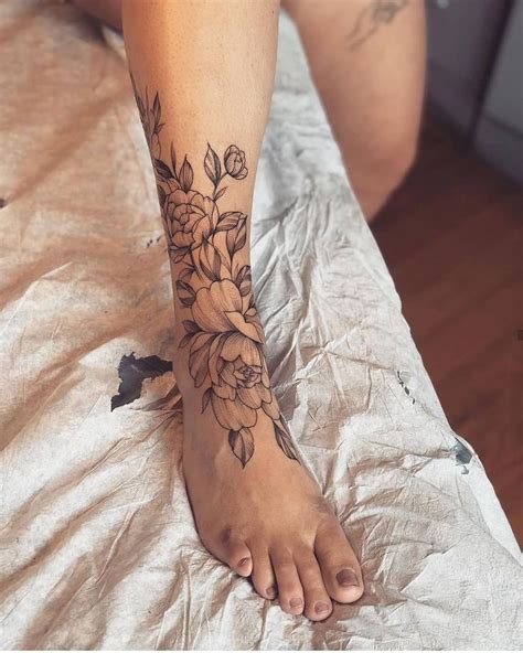 10 Beautiful Female Lower Leg Tattoo Ideas