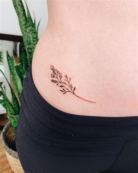 7 Hip Tattoo Ideas for Women