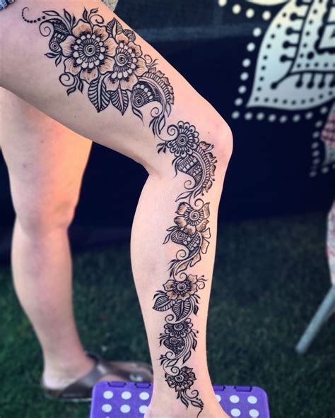 Floral Henna Design On Leg Floral Henna Designs Henna Tattoo Tattoos