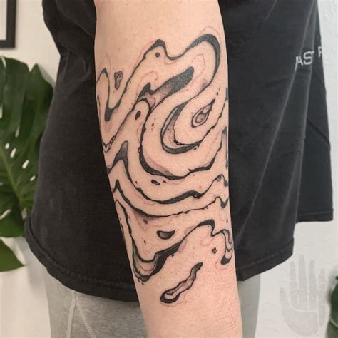 20 Minimalist Flow Tattoo Designs You'll Love