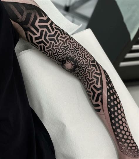 7 Geometric Forearm Tattoo Designs for Minimalists