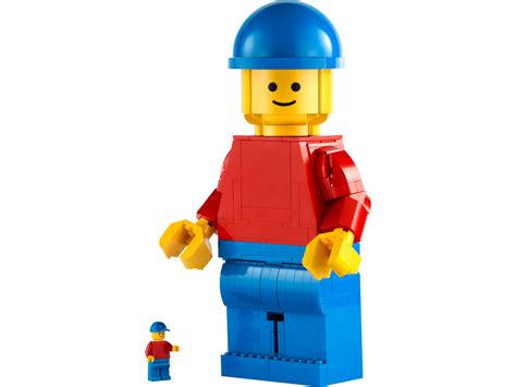 5 Facts About Giant Lego Minifigures