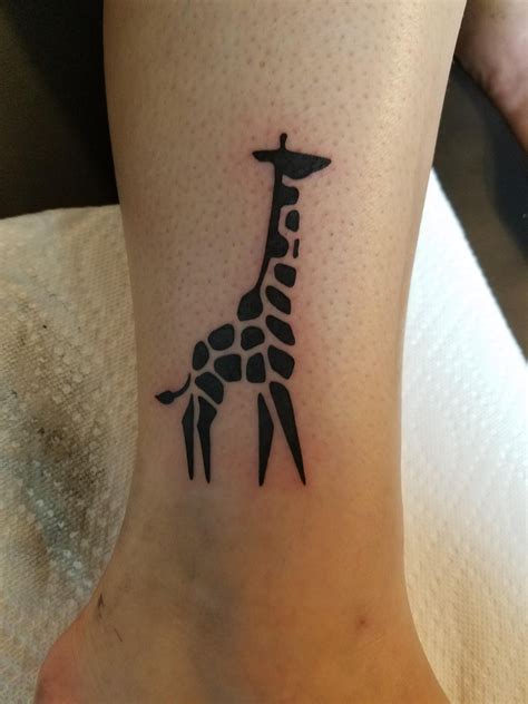 7 Unique Giraffe Tattoo Ideas to Inspire You