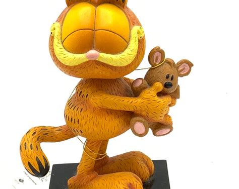 Gorgeous Collectible And Vintage Garfield And Pooky Bobble Head By