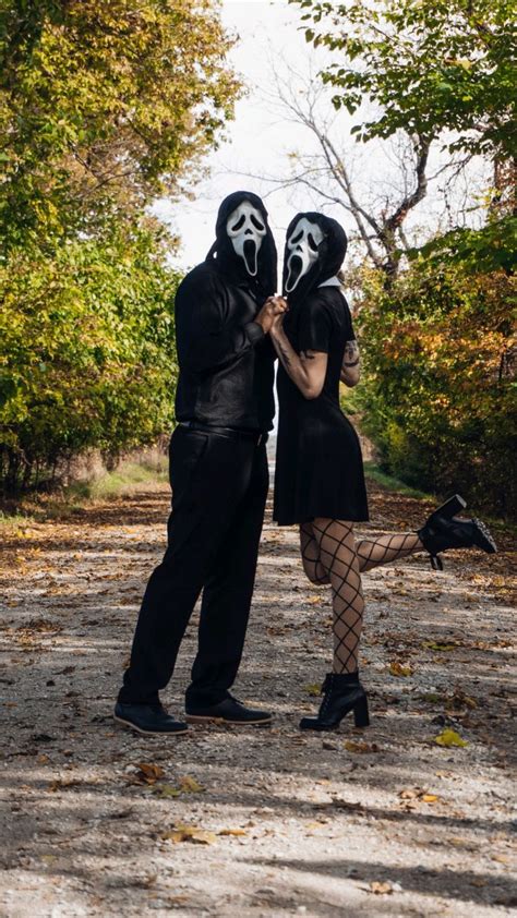 Halloween Pictures Halloween Inspiration Halloween Costume Scream Mask Halloween Couple