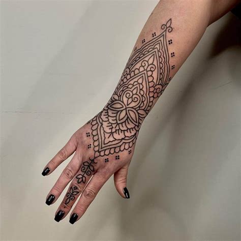 Hand Tattoos For Women 80 Best Designs Ideas For 2023 Ladylife