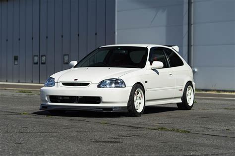 Honda Civic EK9: Ultimate Tuner's Dream Car