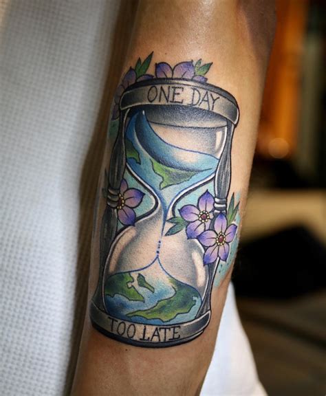 7 Unique Hour Glass Tattoo Design Ideas