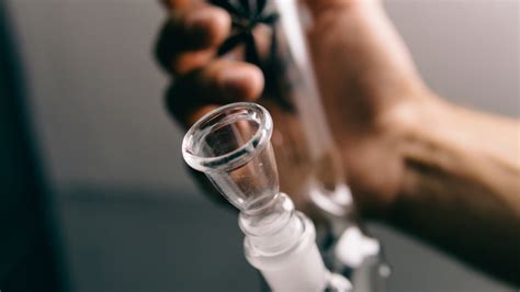 How To Clean Your Bong Marijuana Guides