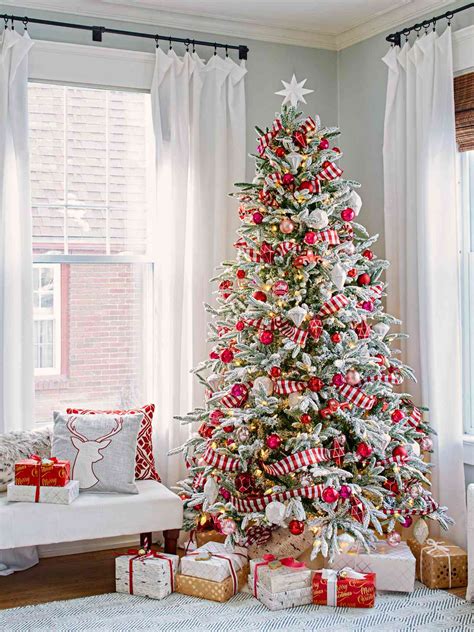 How To Decorate A Christmas Tree In 3 Easy Steps Better Homes Gardens