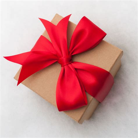 How To Tie A Classic Bow For Perfect Gift Wrapping This Holiday Season