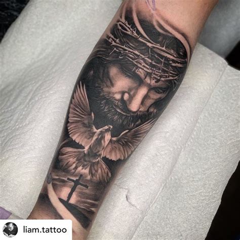 10 Jesus Christ Tattoo Designs for Your Arm