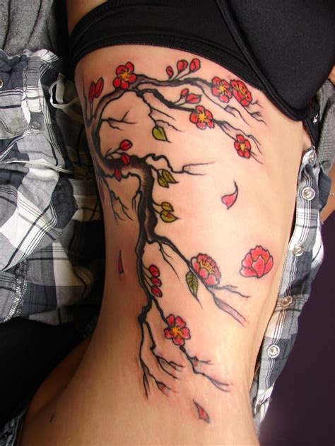 Ladies' Flower Tattoos: Delicate Beauty on the Skin