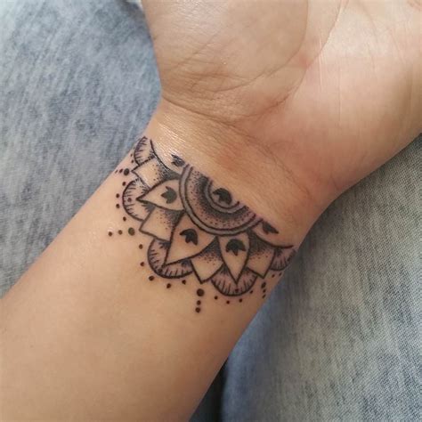 9 Beautiful Ladies Wrist Tattoo Designs