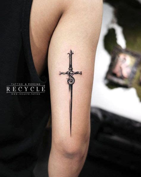 Les 9 Meilleures Images De Tatouage Crucifix En 2020 Tatouage