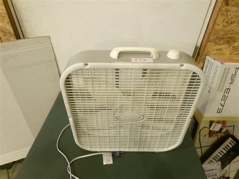 Lot Lasko Box Fan