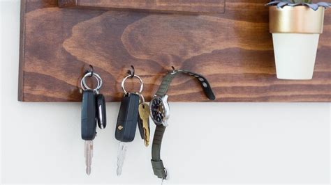 Make A Hanging Wooden Key Holder Or Key Rack This Is A Great Project