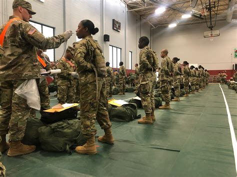 Military Recruiting Struggles As Enlistment Stations Close Ap News