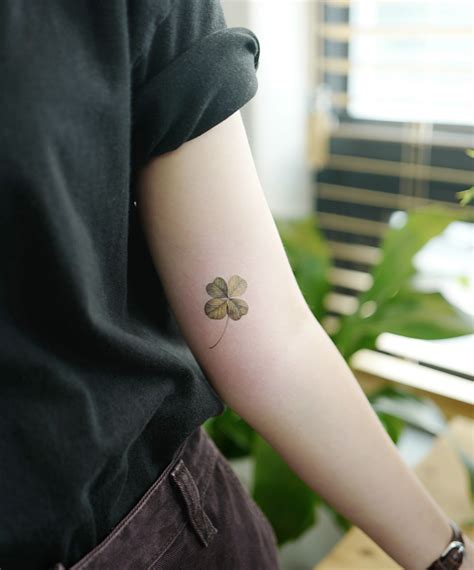 Minimalist Flower Tattoos According To Your Personality Geometric