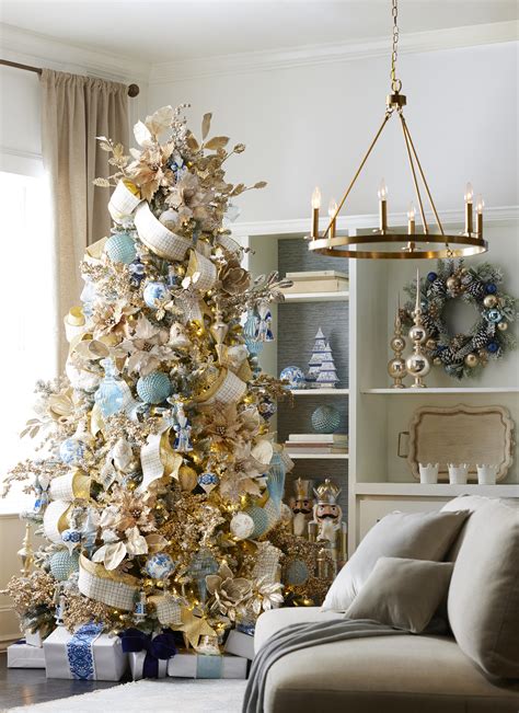 Modern And Elegant Christmas Tree Decorating Ideas 2023