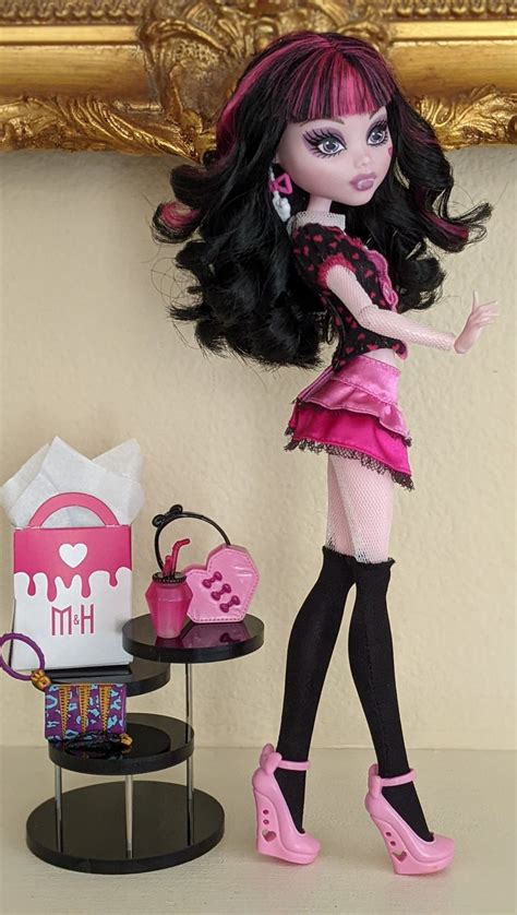 Monster High Day At The Maul Draculaura Killer Style Barbie Monster