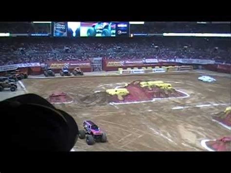 Monster Jam St Louis 2012 Part 2 Freestyle Youtube