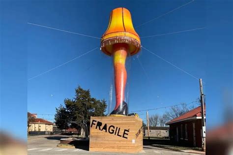 Oklahoma Town Celebrates Amp 39 A Christmas Story Amp 39 Ties With 50 Foot Leg Lamp Kake