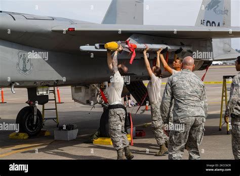 Oregon Air National Guard Crews Load Missiles On To A F 15C Eagle Stock Photo Alamy