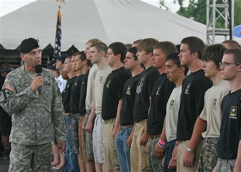 Over 100 Take Oath Of Enlistment At Country Usa Article The United