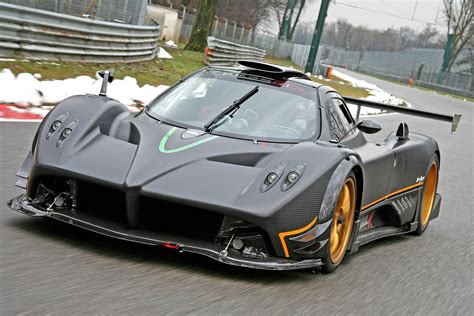 Pagani Zonda R: The Ultimate Hypercar Experience