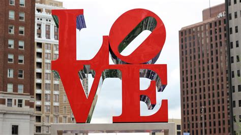 5 Ways to Capture the Perfect Philadelphia Love Sign Photo