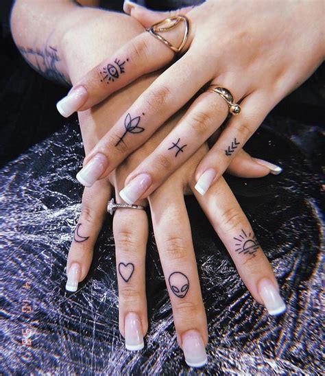 Pin By Xiomi Gonz Lez On Tatto In 2020 Tiny Finger Tattoos Small Finger Tattoos Hand Tattoos