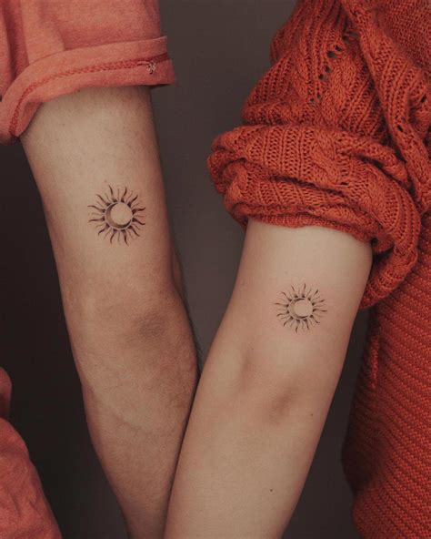 Pin De Dan Gonzalez En Tattoos Tatuaje De Sol Peque O Tatuaje De Sol Tatuajes De Parejas