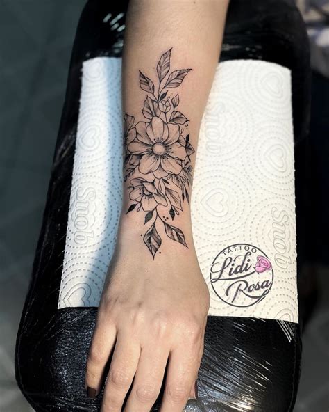 Pin Em Tatuagem Feminina