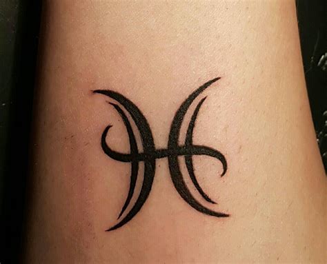 Pisces Symbol Tattoo Designs: Fish and Waves of Inspiration