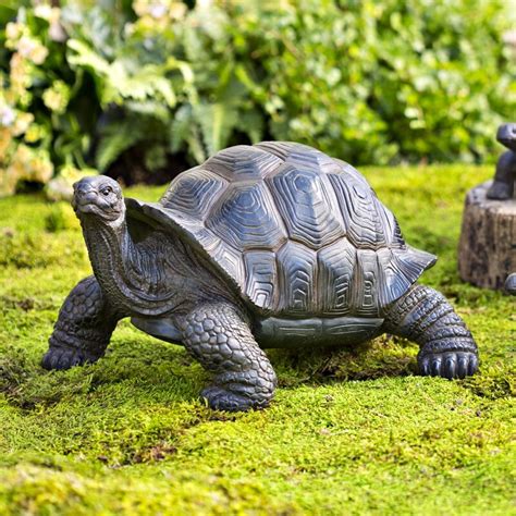 5 Unique Resin Statues for Garden Decor