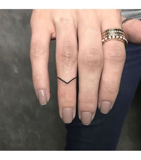 Ring Tattoos 10 Inspirations De Tatouage Faire Sur Les Doigts