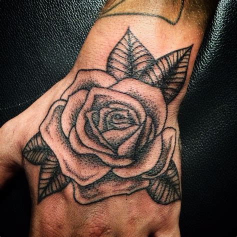 7 Beautiful Rose Tattoo Designs for Your Hand