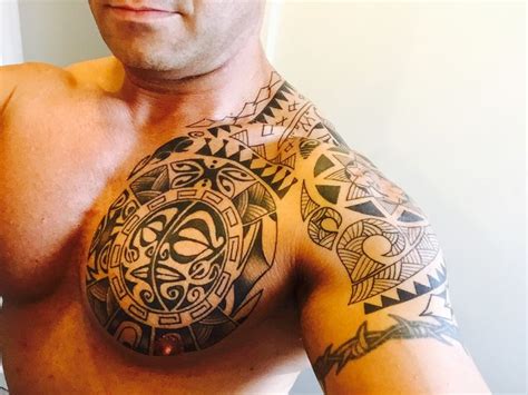 15 Shoulder Trap Tattoo Designs to Inspire You