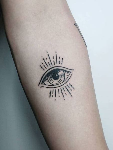 7 Simple Eye Tattoo Designs for a Bold Look