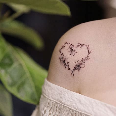 7 Simple Flower Heart Tattoo Designs You'll Love